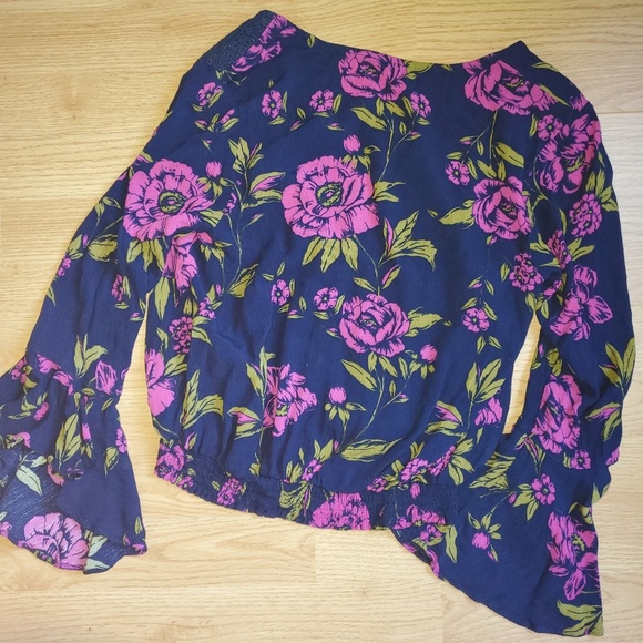 3 for $15 / Express • Cropped Floral Blouse with Flowy Sleeves - Picture 4 of 5